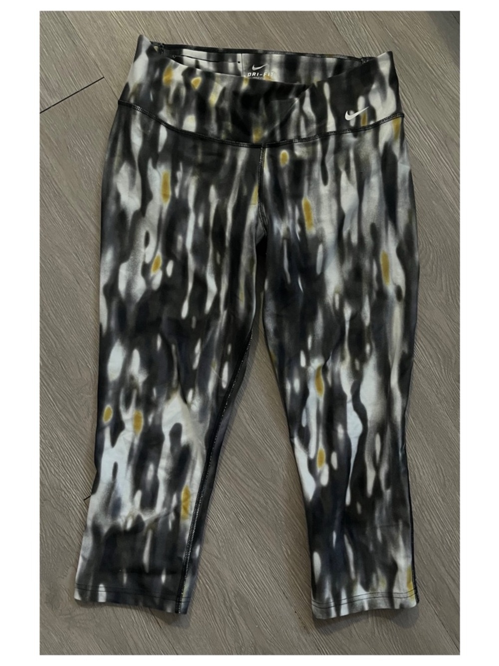 Nike Dri-FIT Black & Grey Patterned Cropped Leggings Size Medium